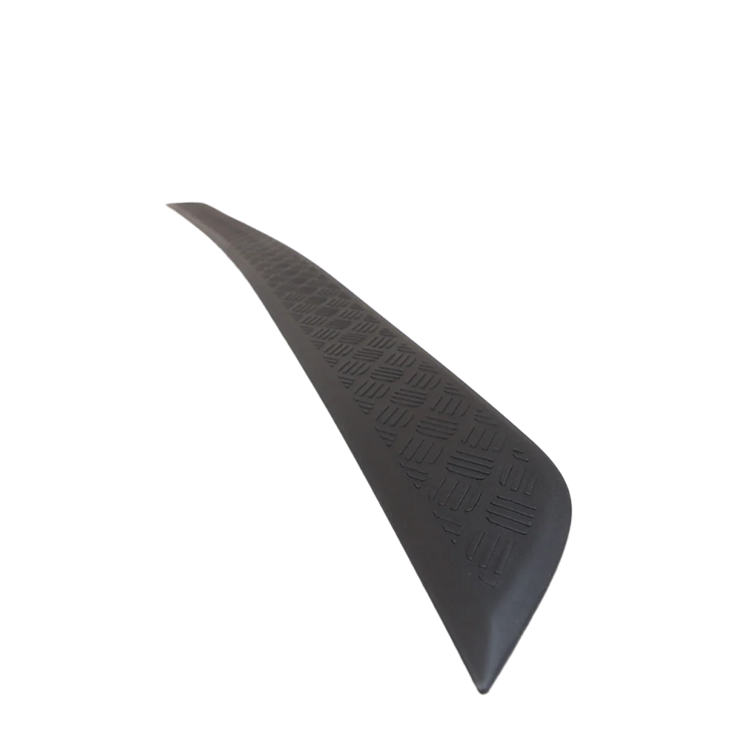 Defender L663 Chequer Plate Tailgate Scratchplate - Image 3