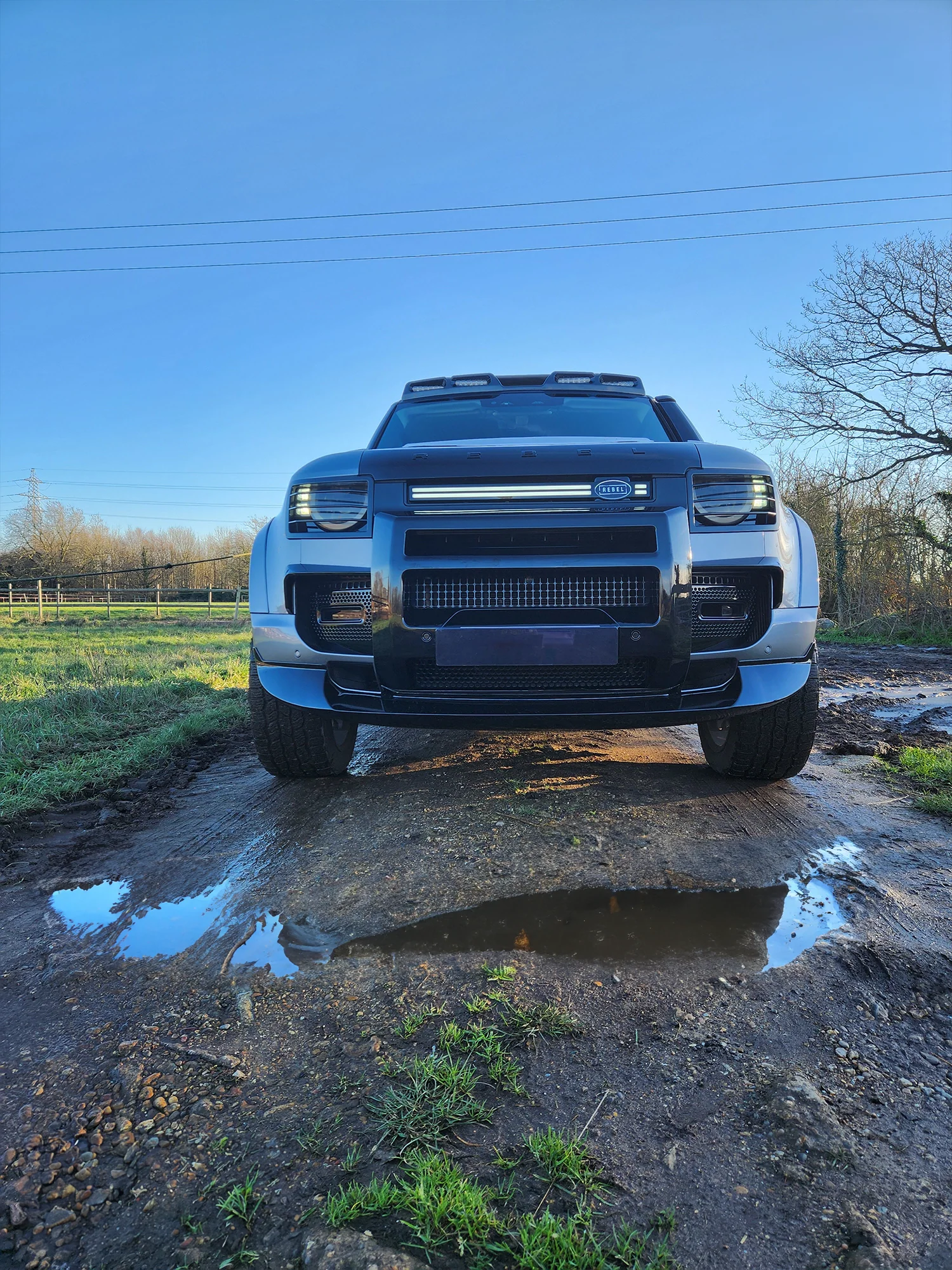 Defender L663 Front Grille LED Dynamic Light - Gloss Black Casing - Image 3