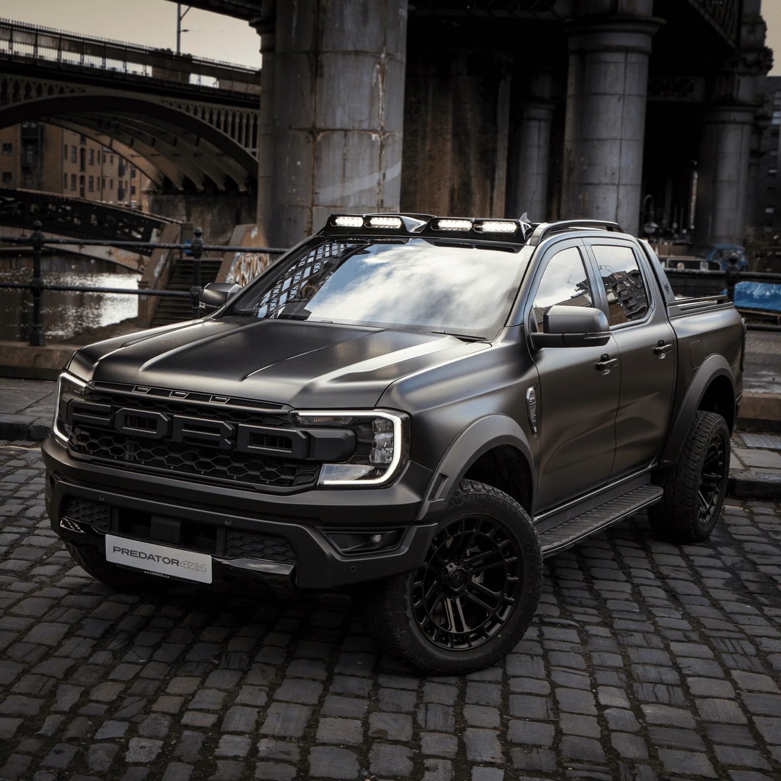 Ranger T9 Gloss Black Roof Light Pod Kit - Image 4